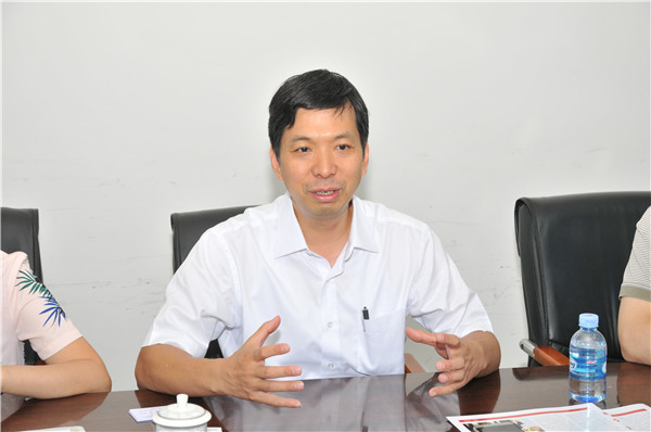 广州开发区经济发展局局长杨家伟一行莅临易事特