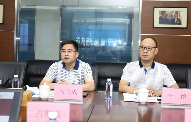 市委书记石必成支持易事特5g供电,光储充布局石首,用产业"造血"助力