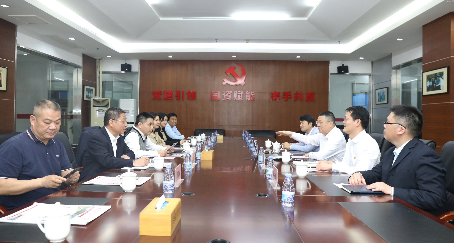 河源市和平县与易事特共商以风光储充数字能源做深做实百千万工程