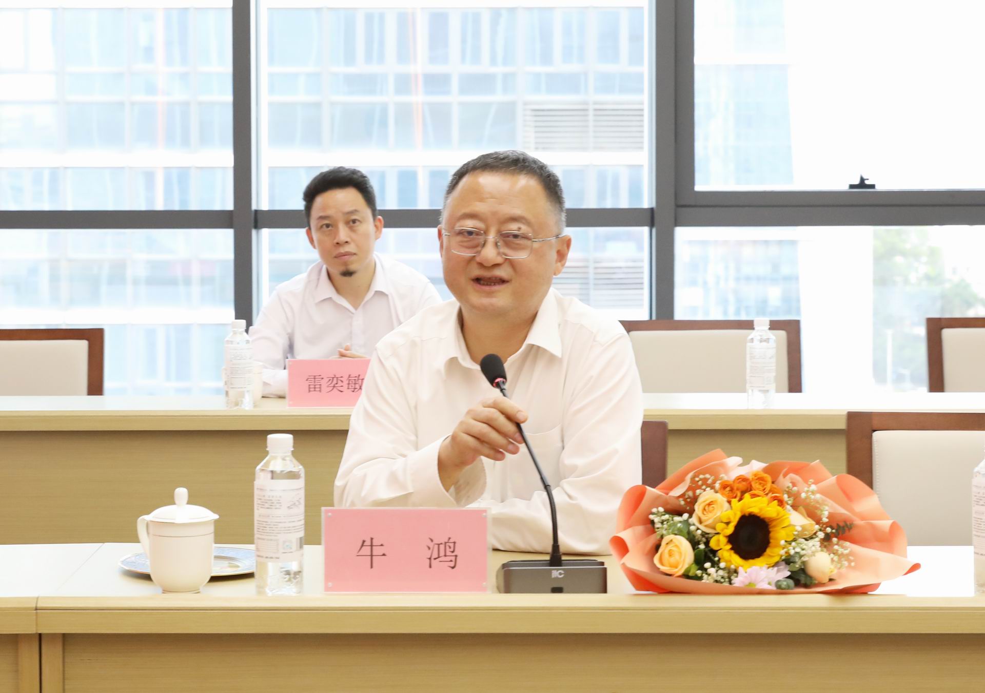 牛鸿.jpg 牛鸿.jpg