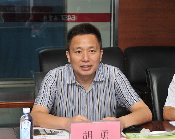 广东电信工程副总经理胡勇一行调研易事特智能微电网,idc数据中心产业