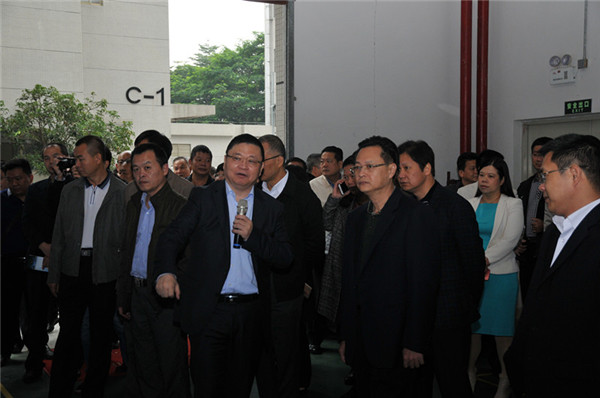 东莞市东城区区委书记陈志伟一行 莅临易事特考察智慧城市及大数据