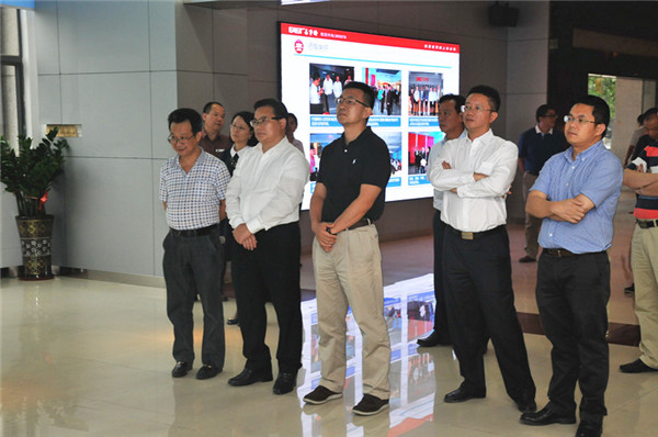 东莞市长安新区管委会书记,镇委书记何绍田一行莅临 易事特调研智慧