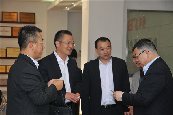 华润银行行长艾东一行到访易事特调研产融结合新模式